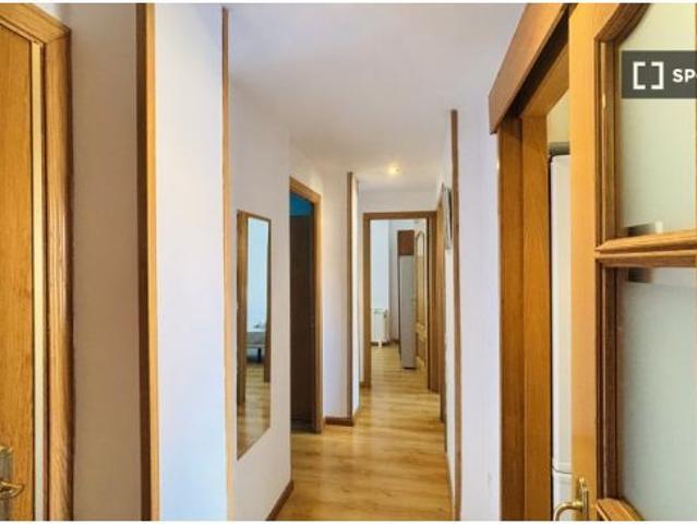 Se alquila habitación en piso compartido de 3 habitaciones en Alcalá de Henares, ideal para estudian