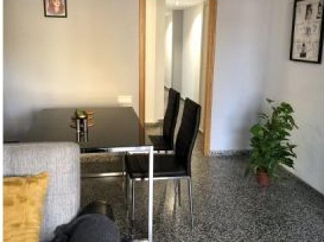 Se alquila habitación en piso compartido de 3 habitaciones en Burjassot, sin gastos incluidos