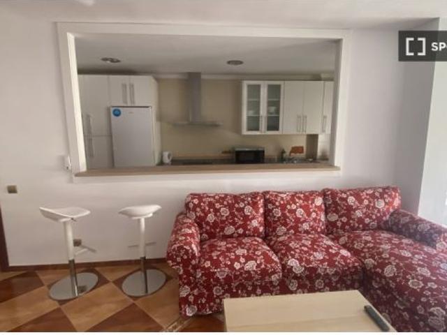 Se alquila habitación en piso compartido de 3 habitaciones en Cruz del Humilladero, gastos incluidos