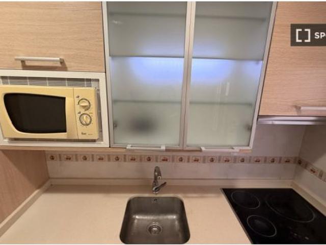 Se alquila habitación en piso compartido de 3 habitaciones en Delicias, todos los gastos incluidos