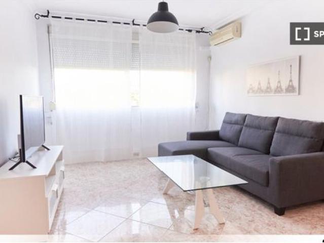 Se alquila habitación en piso compartido de 3 habitaciones en El Cerro, limitado a estudiantes