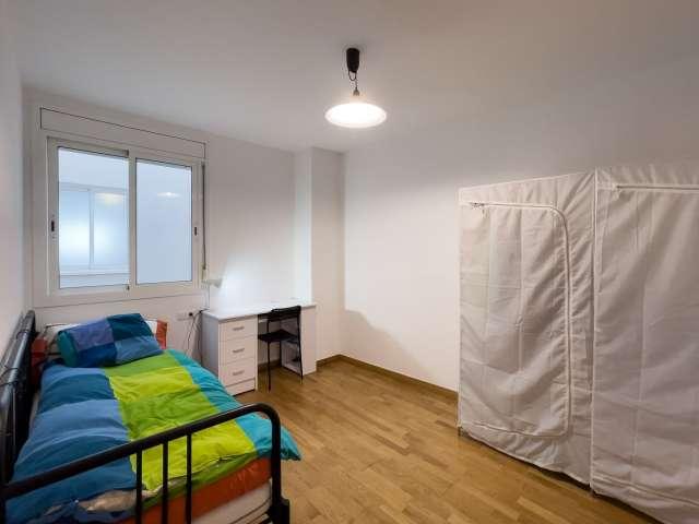 Se alquila habitación en piso compartido de 3 habitaciones en El Coll