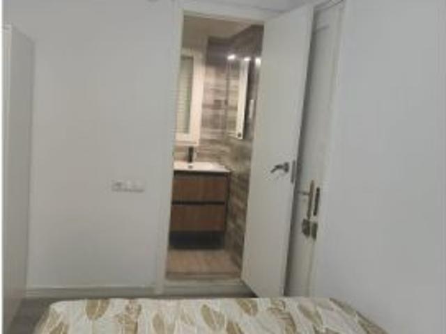 Se alquila habitación en piso compartido de 3 habitaciones en La Malva Rosa