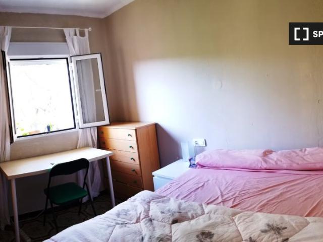 Se alquila habitación en piso compartido de 3 habitaciones en Los Pájaros