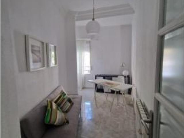Se alquila habitación en piso compartido de 3 habitaciones en Russafa, todos los gastos incluidos