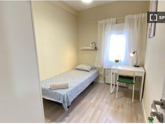 Se alquila habitación en piso compartido de 3 habitaciones en Simancas