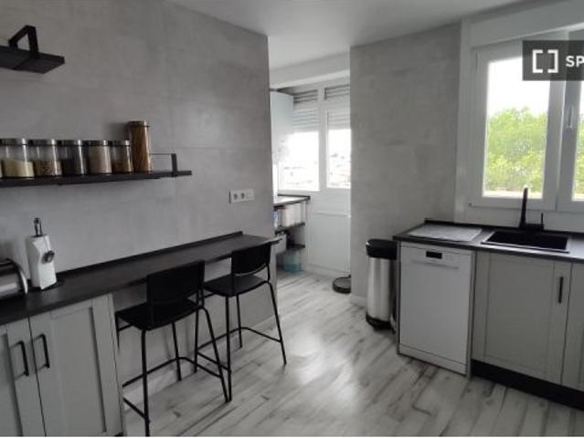 Se alquila habitación en piso compartido de 3 habitaciones en Vigo, solo estudiantes