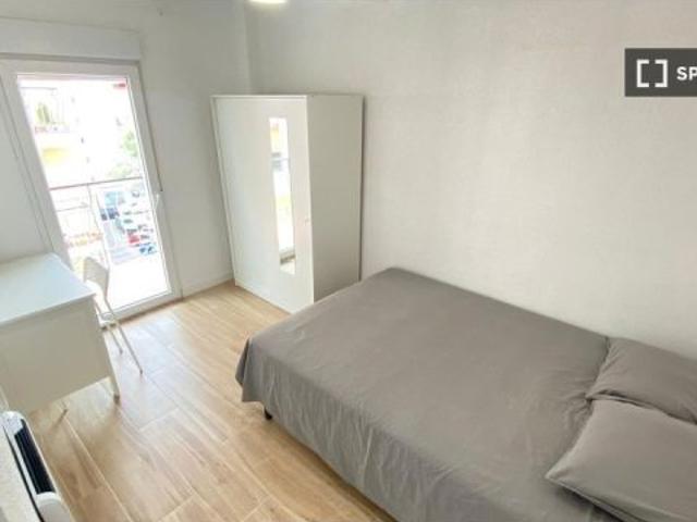Se alquila habitación en piso compartido de 4 habitaciones en Numancia, Madrid