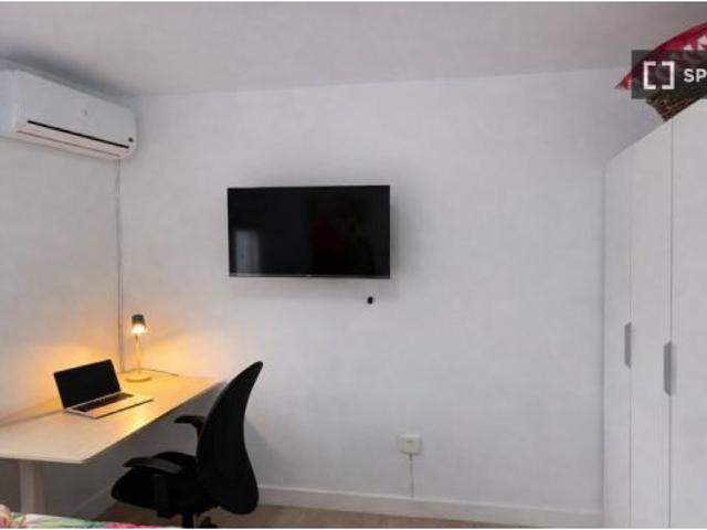 Se alquila habitación en piso compartido de 4 habitaciones en Opañel