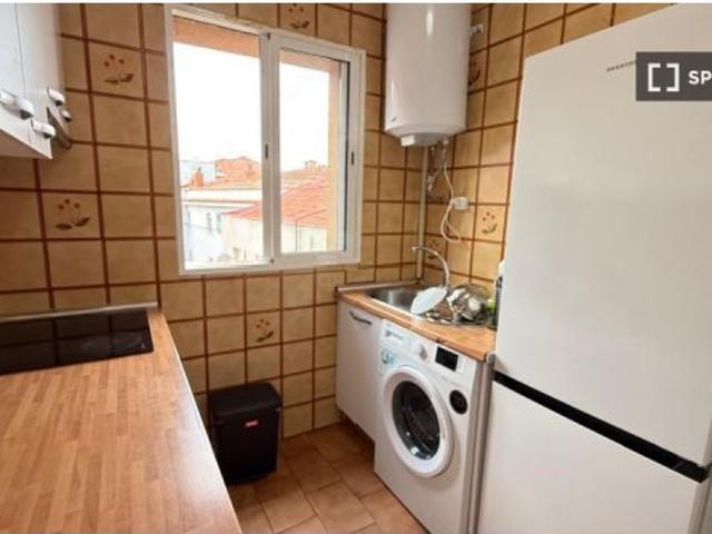Se alquila habitación en piso compartido de 4 habitaciones en Opañel, solo para profesionales y estu