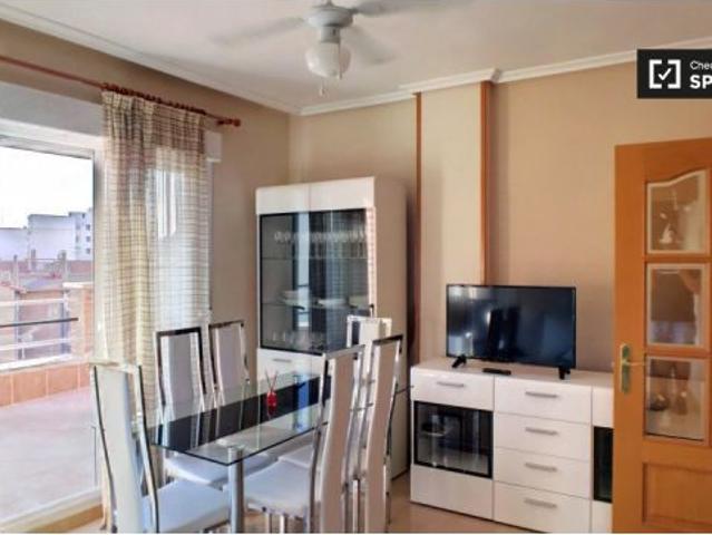 Se alquila habitación en piso compartido de 4 habitaciones en Alcalá de Henares