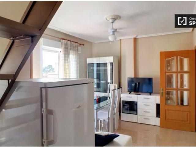 Se alquila habitación en piso compartido de 4 habitaciones en Alcalá de Henares