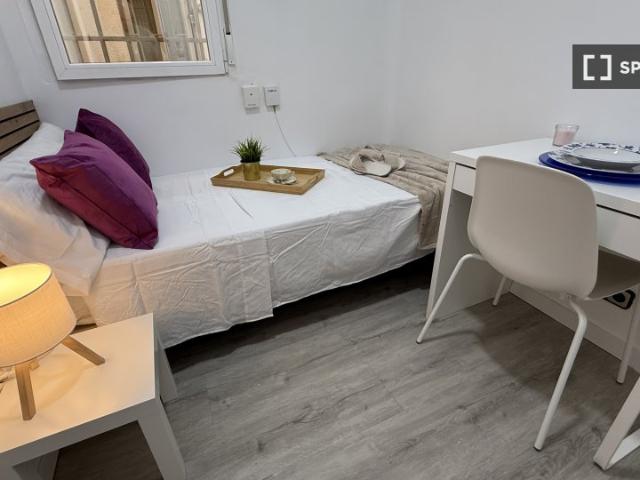 Se alquila habitación en piso compartido de 4 habitaciones en Arapiles