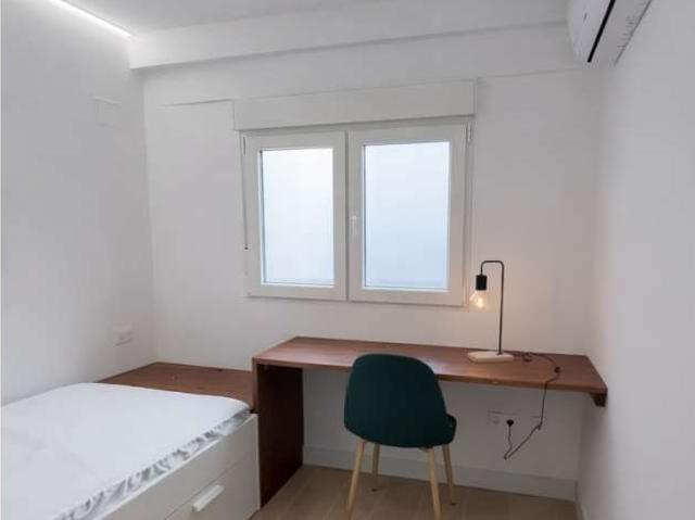 Se alquila habitación en piso compartido de 4 habitaciones en Burjassot