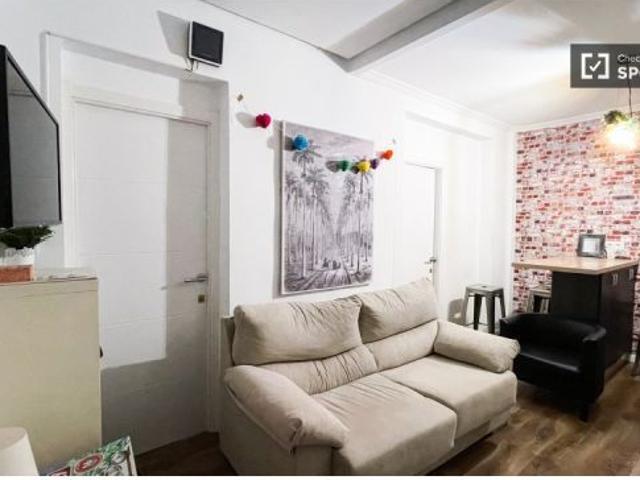 Se alquila habitación en piso compartido de 4 habitaciones en Bellas Vistas, todos los gastos inclui