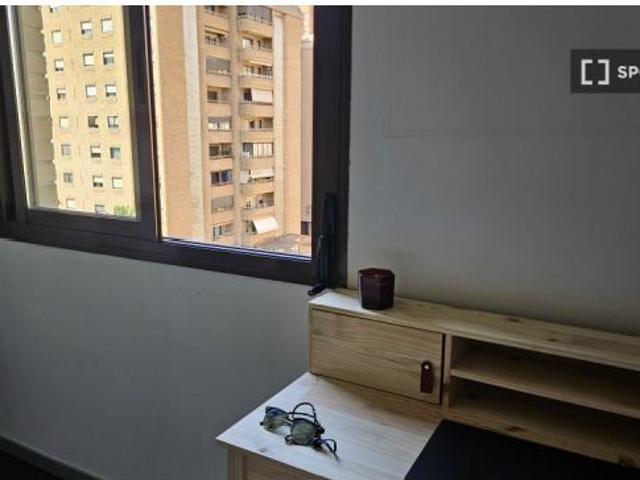 Se alquila habitación en piso compartido de 4 habitaciones en Benimaclet