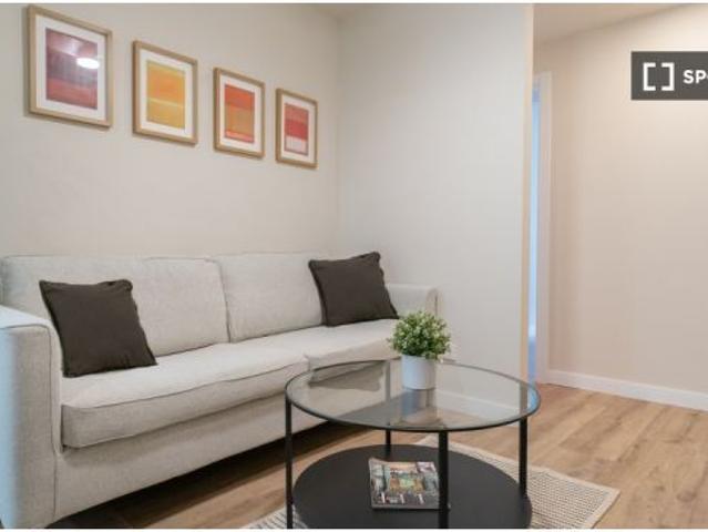 Se alquila habitación en piso compartido de 4 habitaciones en Cuatro Caminos