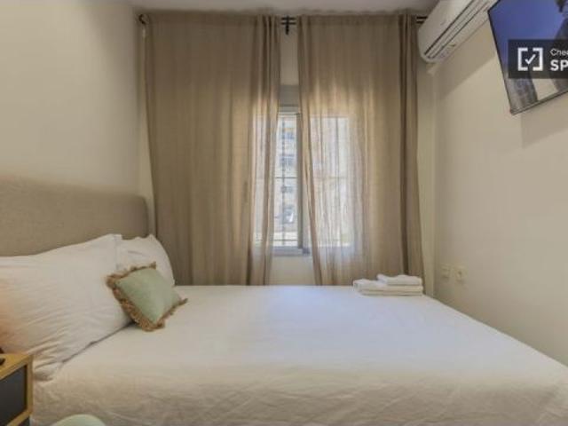 Se alquila habitación en piso compartido de 4 habitaciones en Cabanyal Canyamelar, gastos incluidos