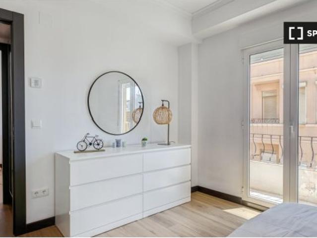 Se alquila habitación en piso compartido de 4 habitaciones en Cabanyal Canyamelar, Valencia, solo se