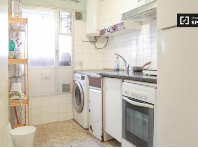Se alquila habitación en piso compartido de 4 habitaciones en Casco Histórico de Vicálvaro ideal par