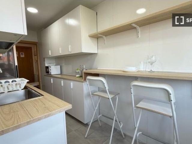 Se alquila habitación en piso compartido de 4 habitaciones en Casco Histórico de Barajas
