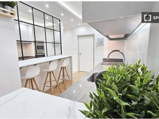 Se alquila habitación en piso compartido de 4 habitaciones en Casería de Montijo. Solo chicas estudi