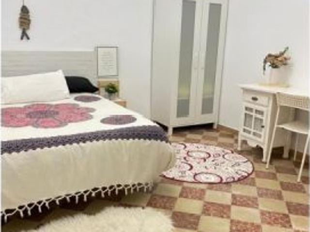 Se alquila habitación en piso compartido de 4 habitaciones en Centro Histórico, todos los gastos inc