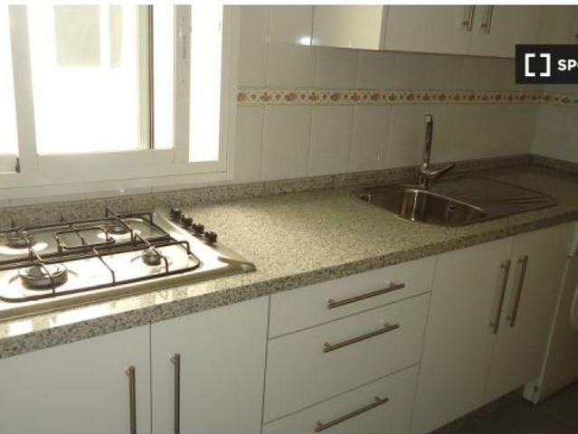 Se alquila habitación en piso compartido de 4 habitaciones en Cercadilla Medina Azahara