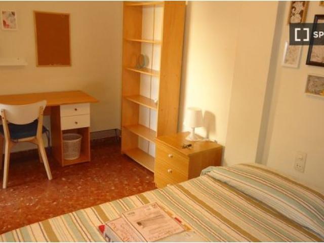 Se alquila habitación en piso compartido de 4 habitaciones en Ciudad Jardín, Córdoba