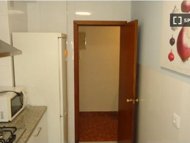 Se alquila habitación en piso compartido de 4 habitaciones en Ciudad Jardín, Córdoba