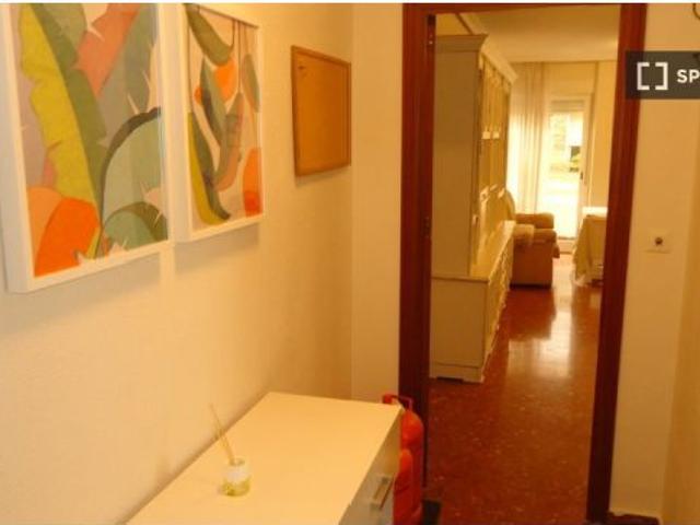 Se alquila habitación en piso compartido de 4 habitaciones en Ciudad Jardín, Córdoba