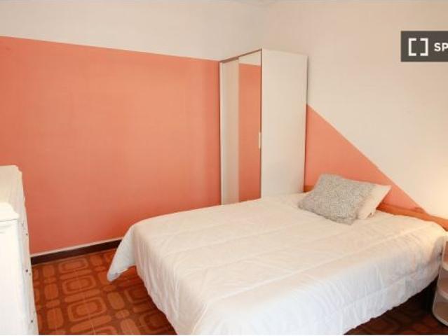 Se alquila habitación en piso compartido de 4 habitaciones en El Fort Pienc