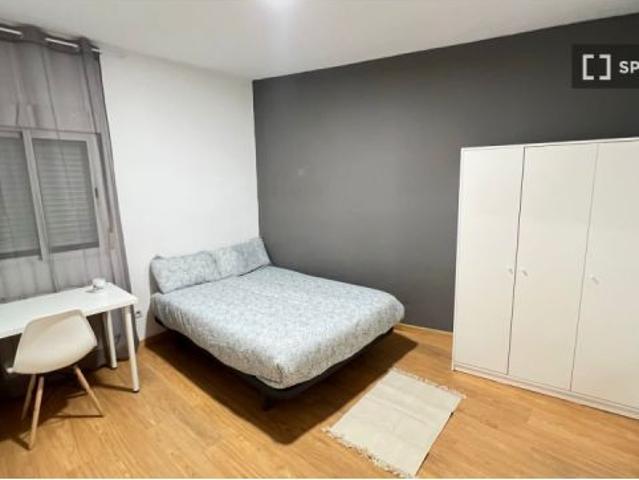 Se alquila habitación en piso compartido de 4 habitaciones en Getafe