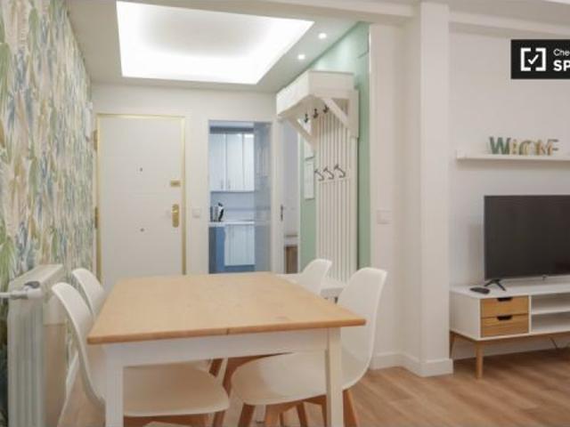 Se alquila habitación en piso compartido de 4 habitaciones en Getafe, gastos incluidos, solo estudia