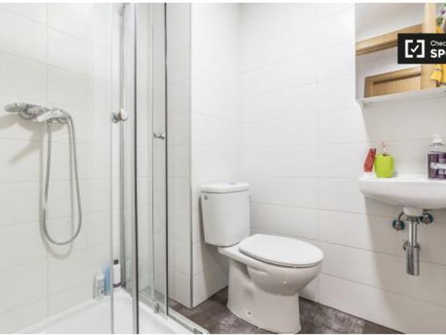 Se alquila habitación en piso compartido de 4 habitaciones en La Malva Rosa, solo trabajadores