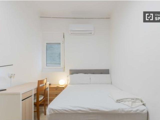Se alquila habitación en piso compartido de 4 habitaciones en La Malva Rosa, solo para trabajadores