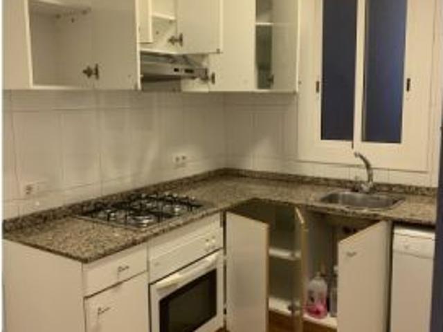 Se alquila habitación en piso compartido de 4 habitaciones en la Sagrada Familia, solo chicas