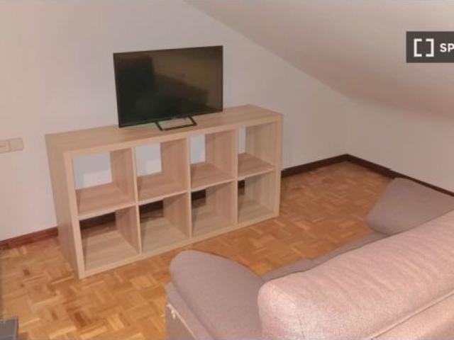 Se alquila habitación en piso compartido de 4 habitaciones en Las Rozas de Madrid, todos los gastos