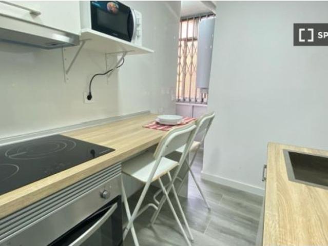 Se alquila habitación en piso compartido de 4 habitaciones en Los Ángeles