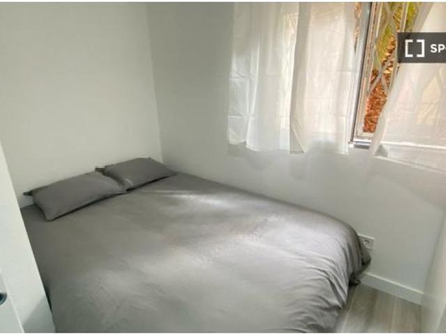 Se alquila habitación en piso compartido de 4 habitaciones en Los Ángeles