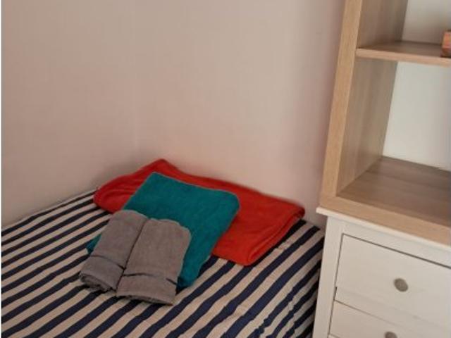 Se alquila habitación en piso compartido de 4 habitaciones en Los Cármenes