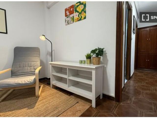 Se alquila habitación en piso compartido de 4 habitaciones en Peñagrande perfecta para profesionales