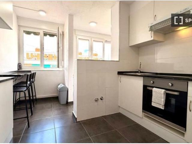 Se alquila habitación en piso compartido de 4 habitaciones en Pradolongo, no parejas