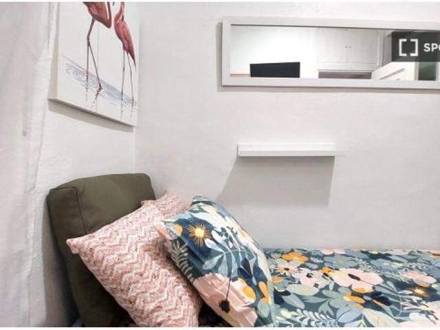 Se alquila habitación en piso compartido de 4 habitaciones en Prosperidad, gastos incluidos