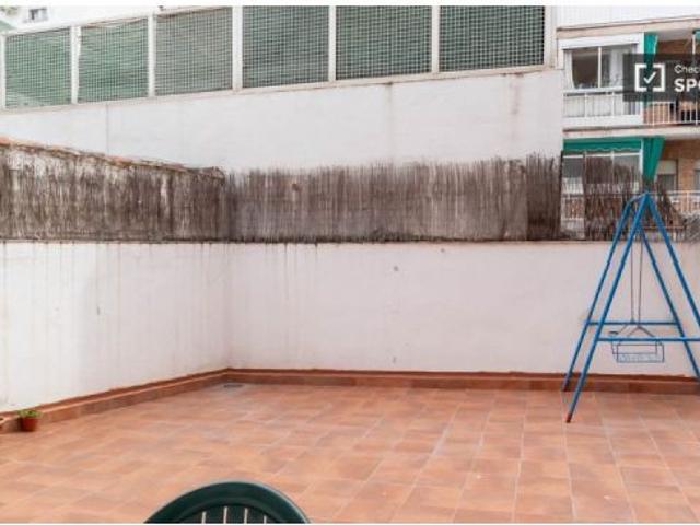 Se alquila habitación en piso compartido de 4 habitaciones en San Diego, todos los gastos incluidos