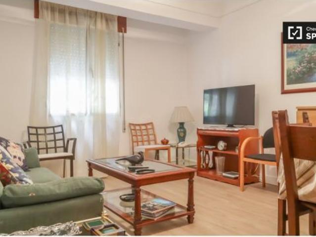 Se alquila habitación en piso compartido de 4 habitaciones en Ventas, solo para estudiantes