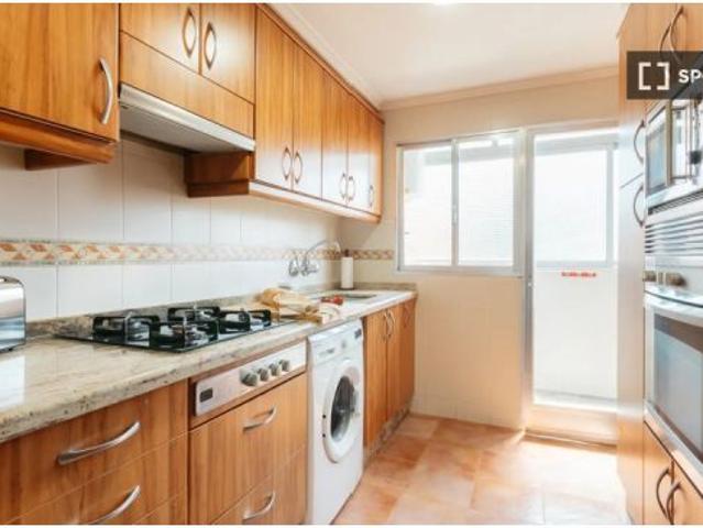 Se alquila habitación en piso compartido de 5 habitaciones en Mislata