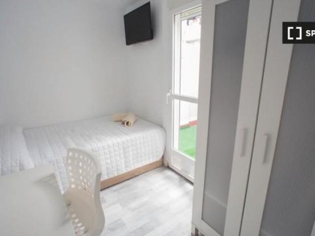 Se alquila habitación en piso compartido de 5 habitaciones en Aiora, solo profesionales y estudiante