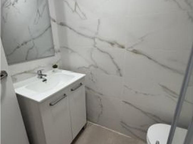 Se alquila habitación en piso compartido de 5 habitaciones en Alcorcón