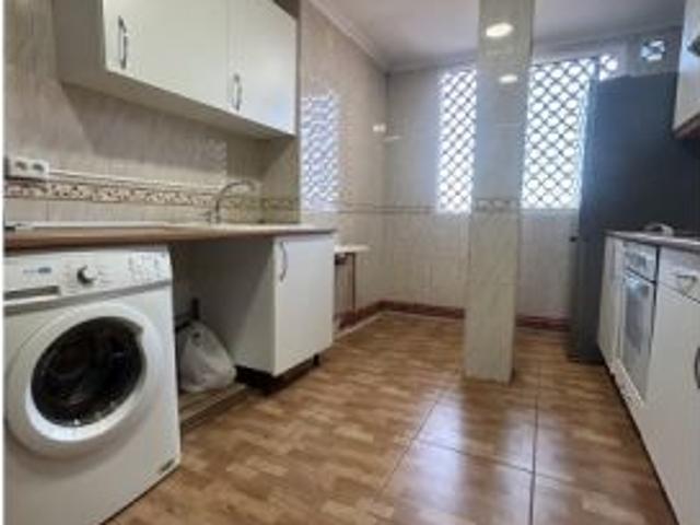 Se alquila habitación en piso compartido de 5 habitaciones en Alcalá de Henares, solo profesionales